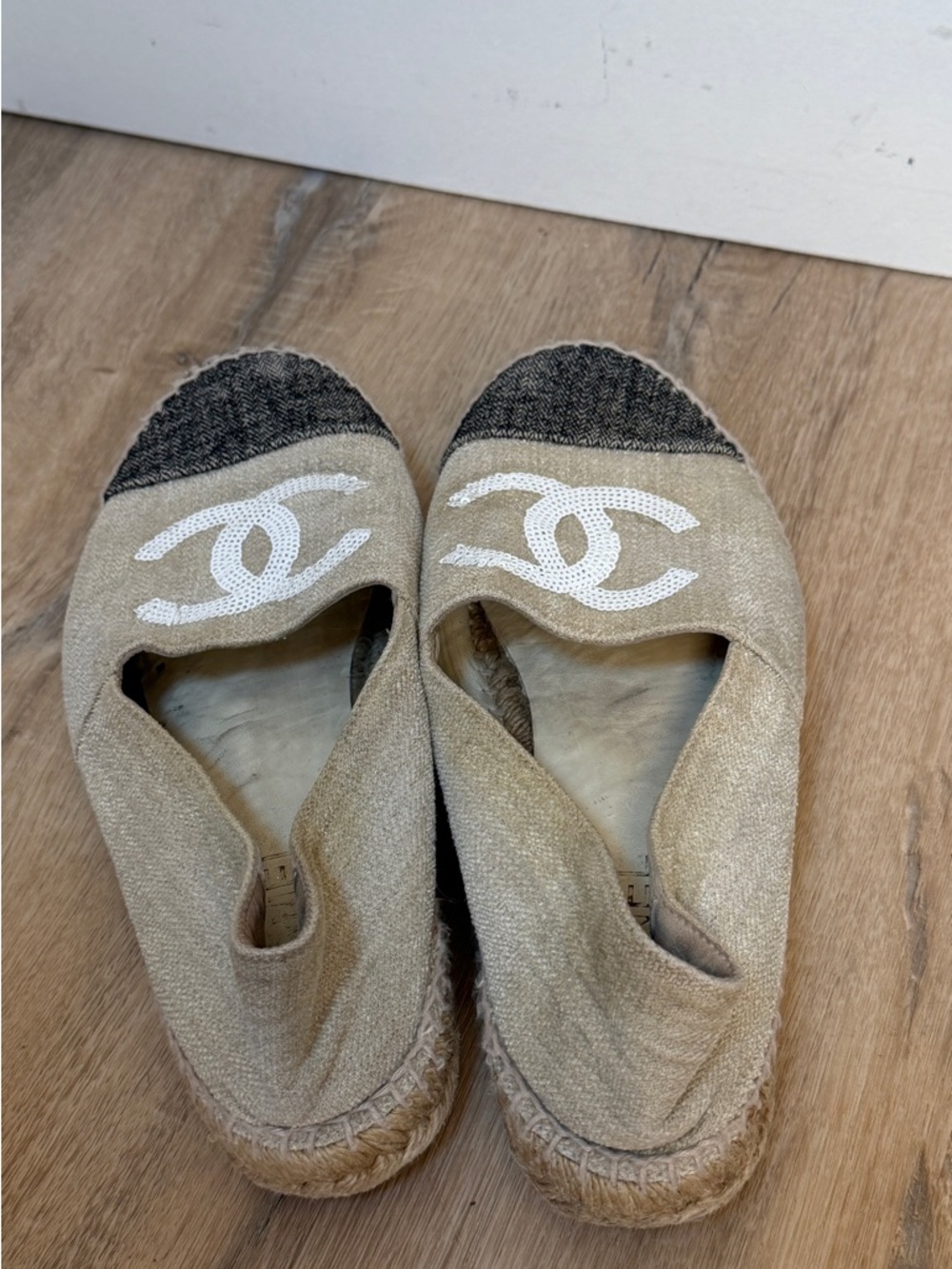 CHANEL Beige and Black Canvas Espadrilles with White CC Logo vintage sz 40 - Picture 2 of 5